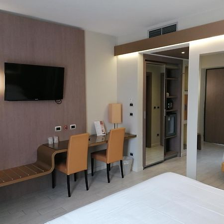 Hotel Camelia Cameri Esterno foto