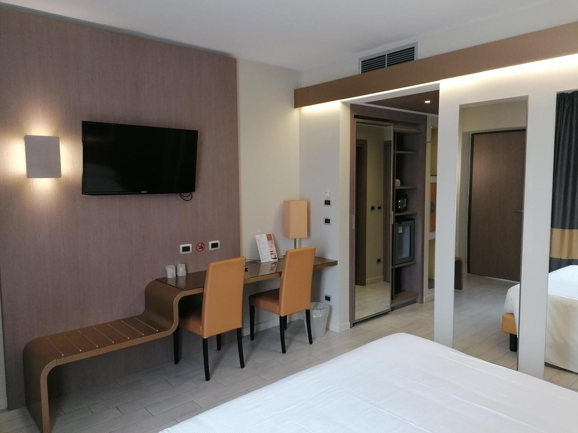 Hotel Camelia Cameri Esterno foto