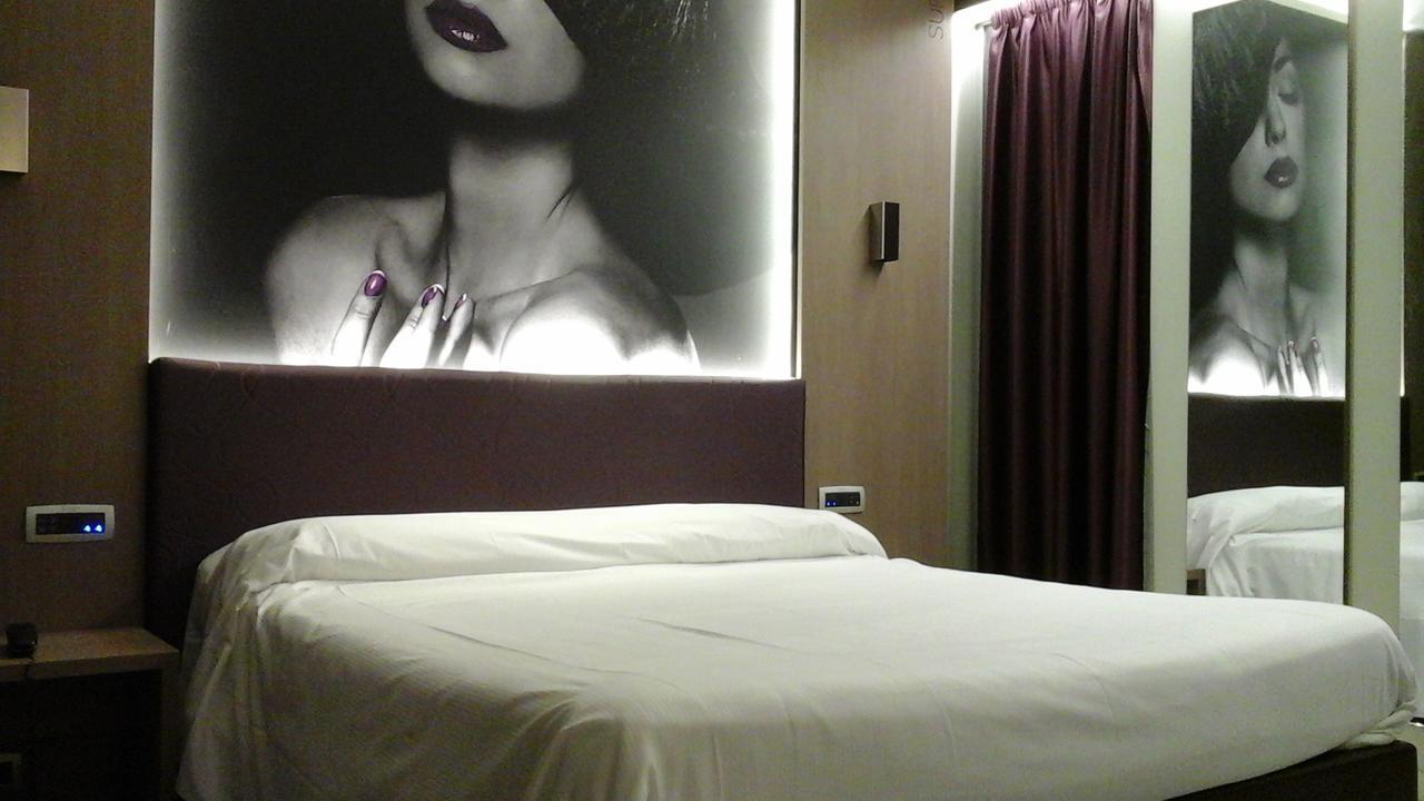 Hotel Camelia Cameri Esterno foto
